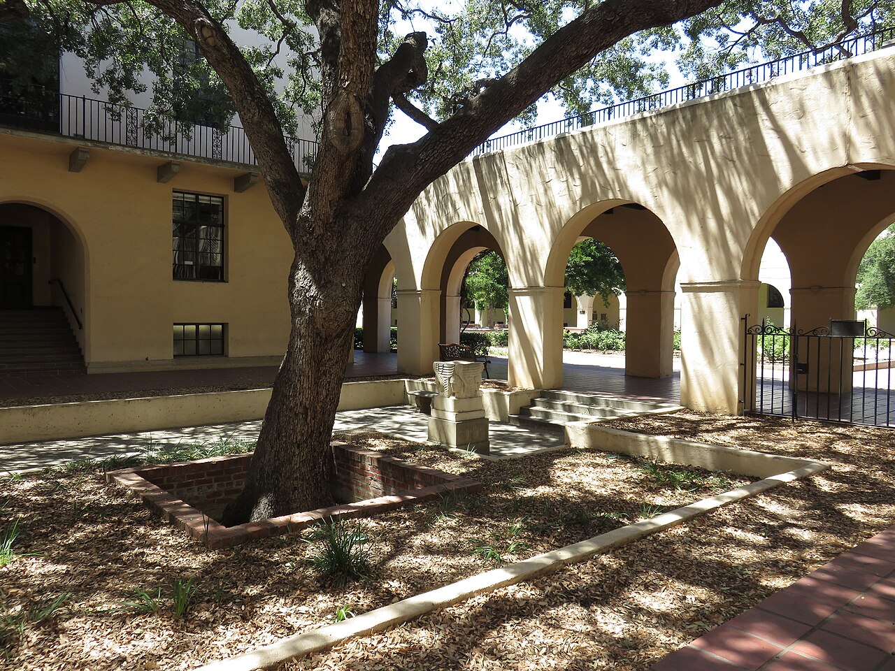 Arms Courtyard Caltech 2017, California Institute of Technology